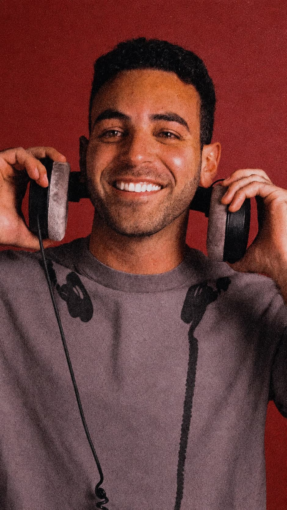 Daniel, founder of FreedFlow, smiling with headphones in his hands